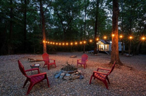 Stylish Broken Bow Cabin Grill and Fire Pit